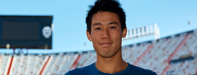 Kei Nishikori y el equipo de fútbol del Valencia