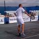 Roddick juega tennis con una sartén